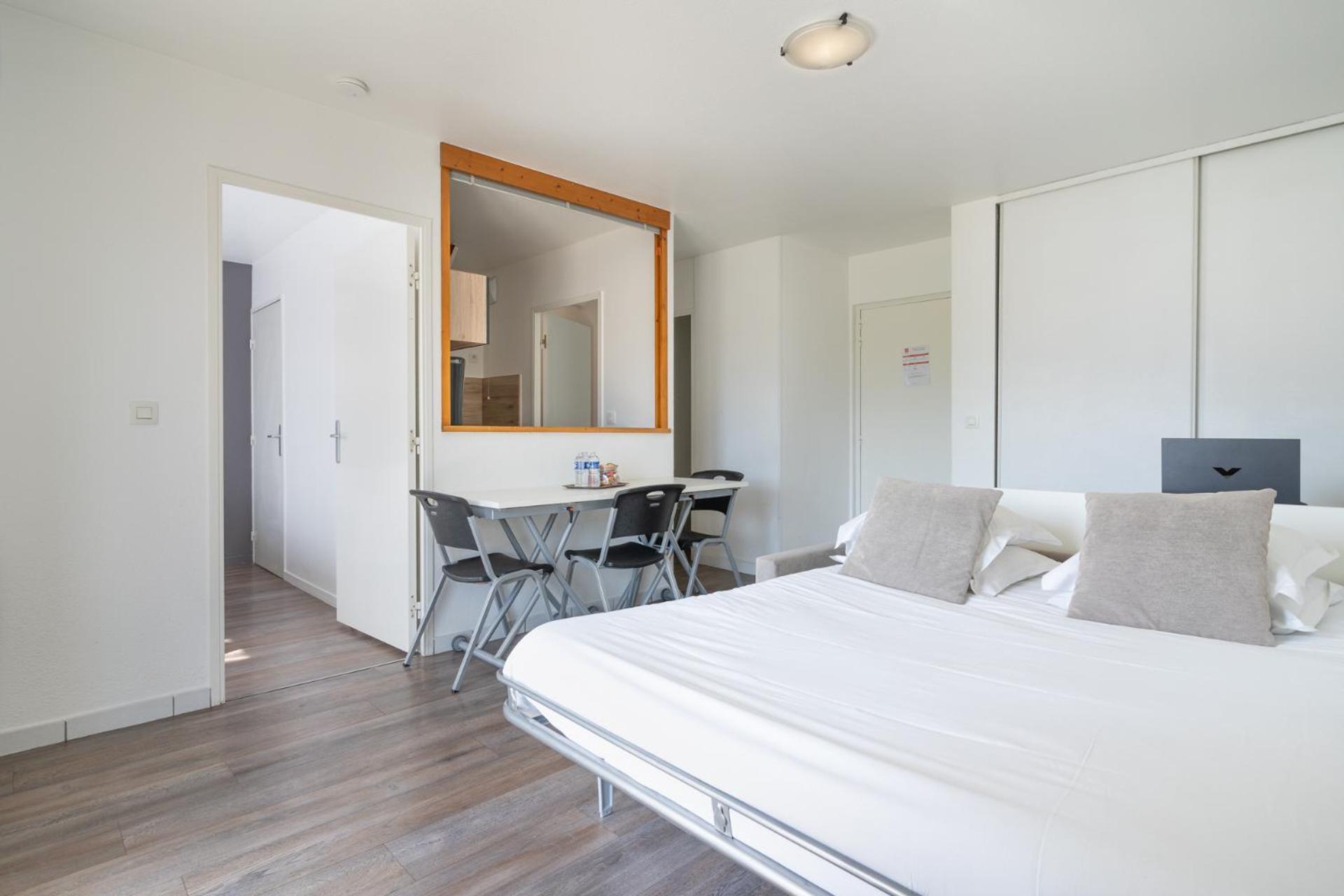 Aparthotel Sejours & Affaires Annecy Le Pont Neuf Cran-Gévrier Exteriér fotografie